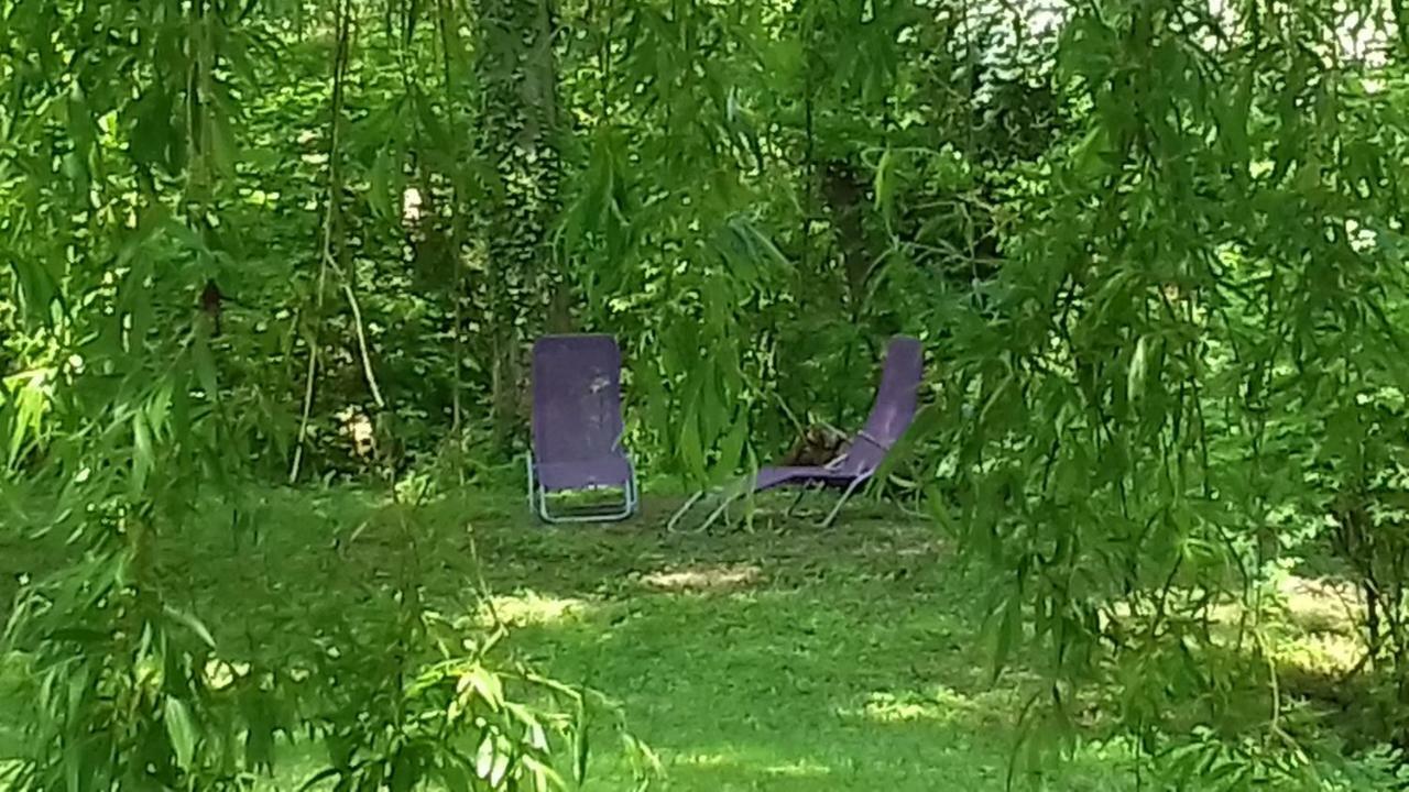Bed and Breakfast Domaine Pastel Besson Exterior foto