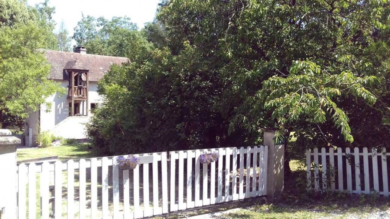 Bed and Breakfast Domaine Pastel Besson Exterior foto