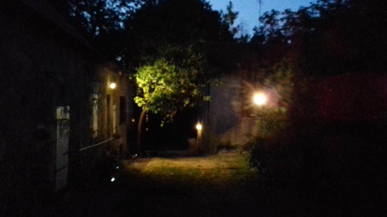 Bed and Breakfast Domaine Pastel Besson Exterior foto